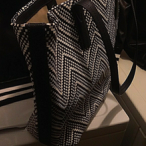 MK Tote - Picture 4 of 6